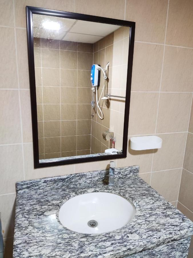 Jojo Homestay Tiara Residence Десару Екстериор снимка