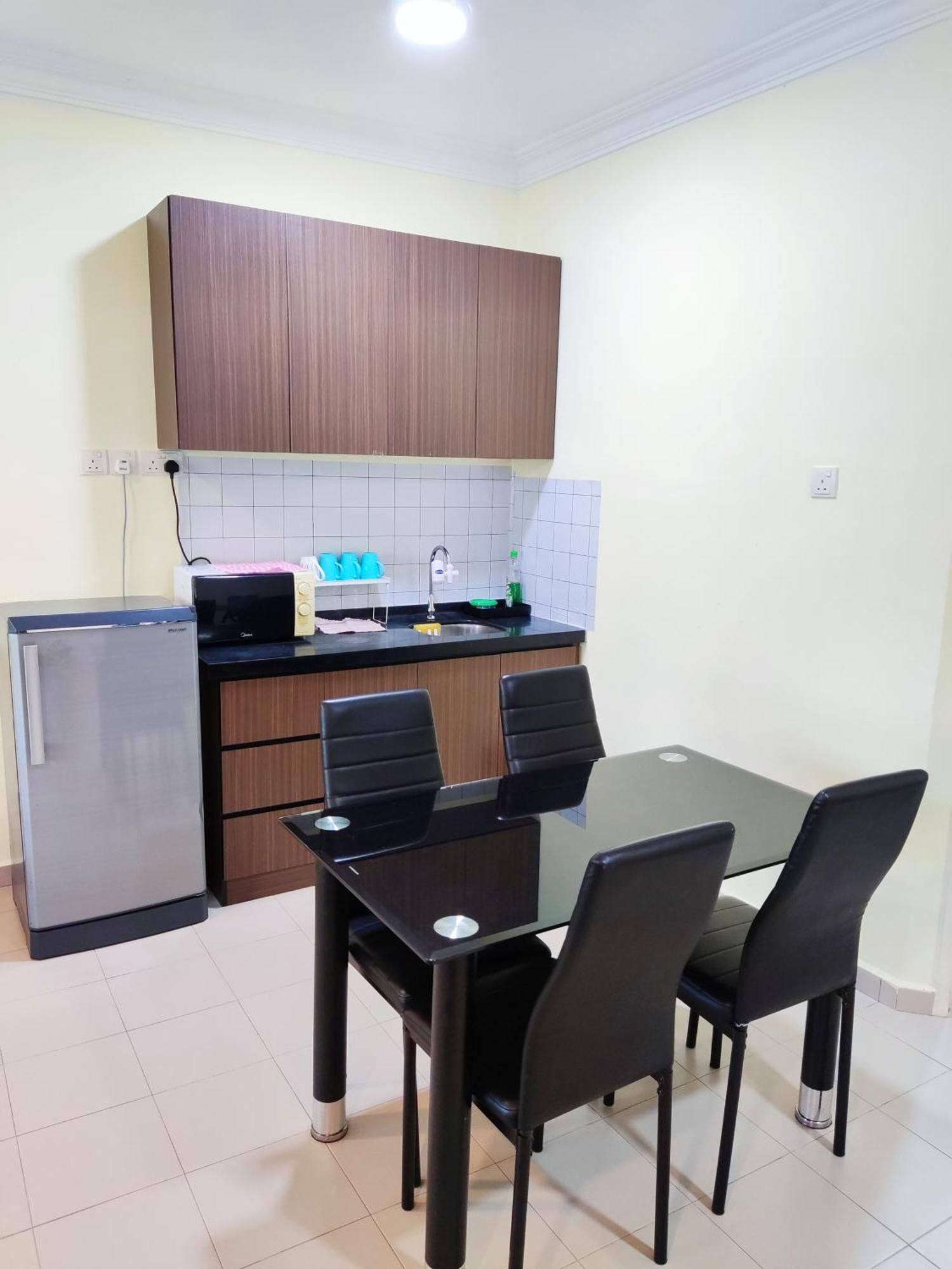 Jojo Homestay Tiara Residence Десару Екстериор снимка