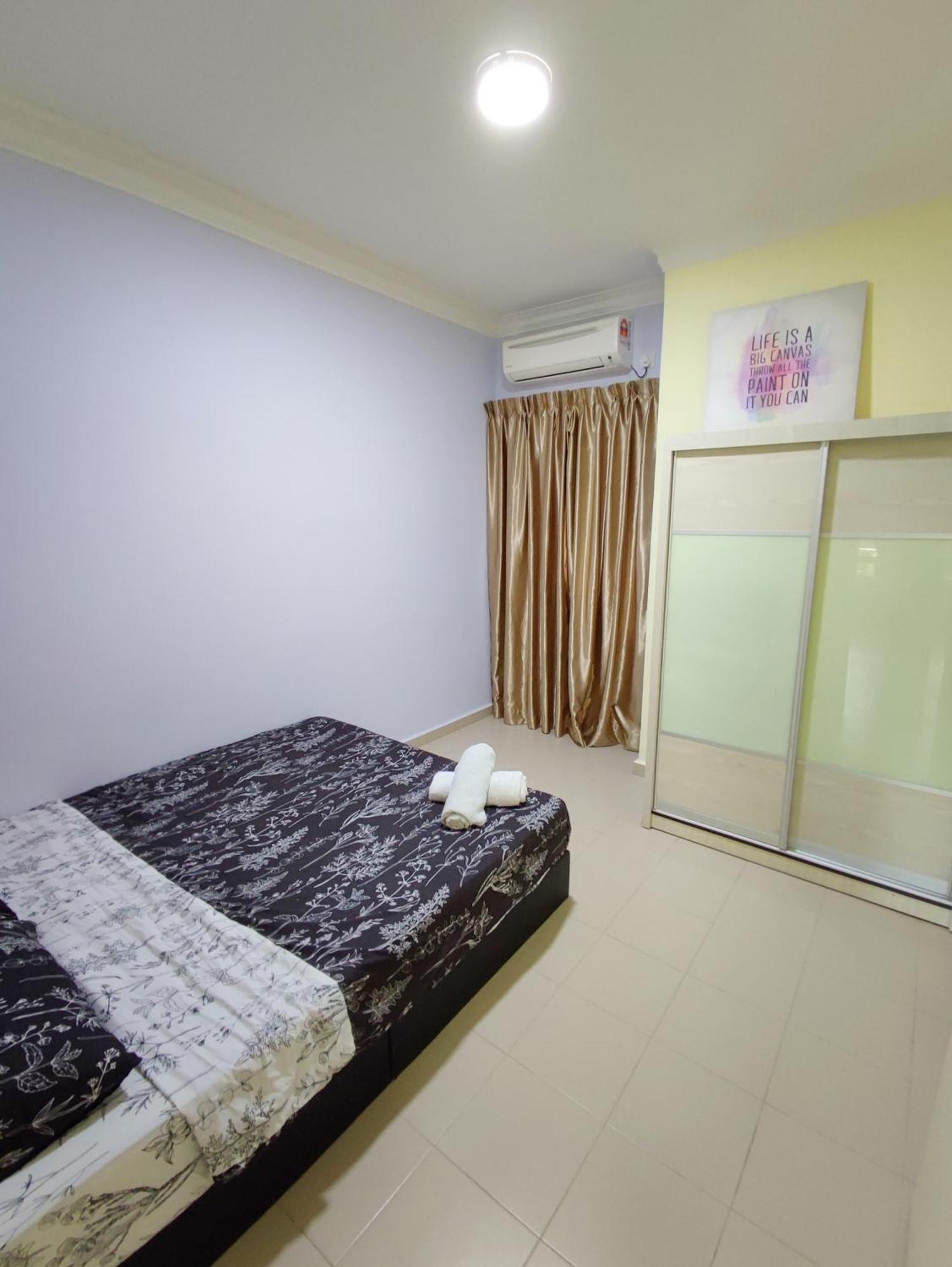 Jojo Homestay Tiara Residence Десару Екстериор снимка