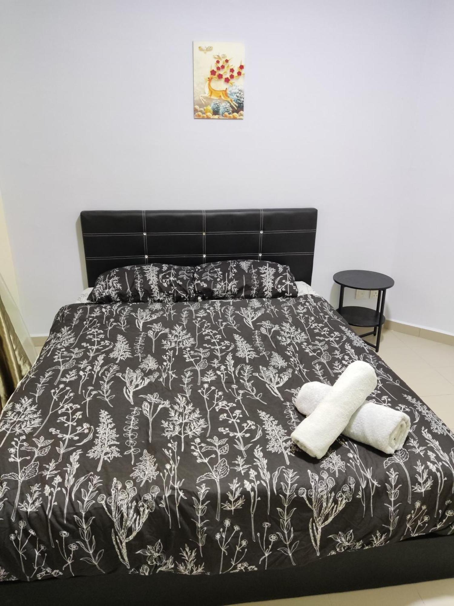 Jojo Homestay Tiara Residence Десару Екстериор снимка
