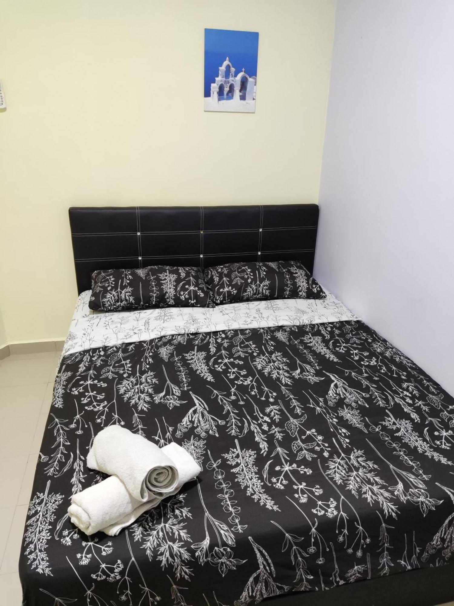Jojo Homestay Tiara Residence Десару Екстериор снимка